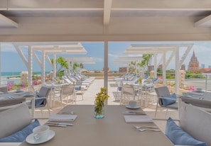 3 restaurants, spécialités Cuisine locale et internationale