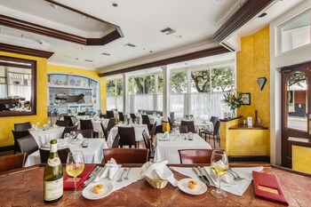 Dinner served, American cuisine at The Marquesa Hotel