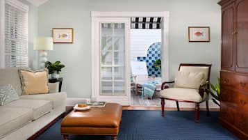 Junior Suite | Living area | Flat-screen TV