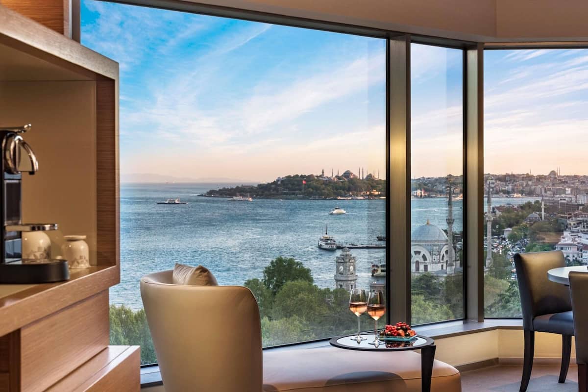 Deluxe Suite, 1 King Bed with Sofa bed (Bosphorus View) with executive lounge access | Hypo-allergenic bedding, minibar, in-room safe, desk