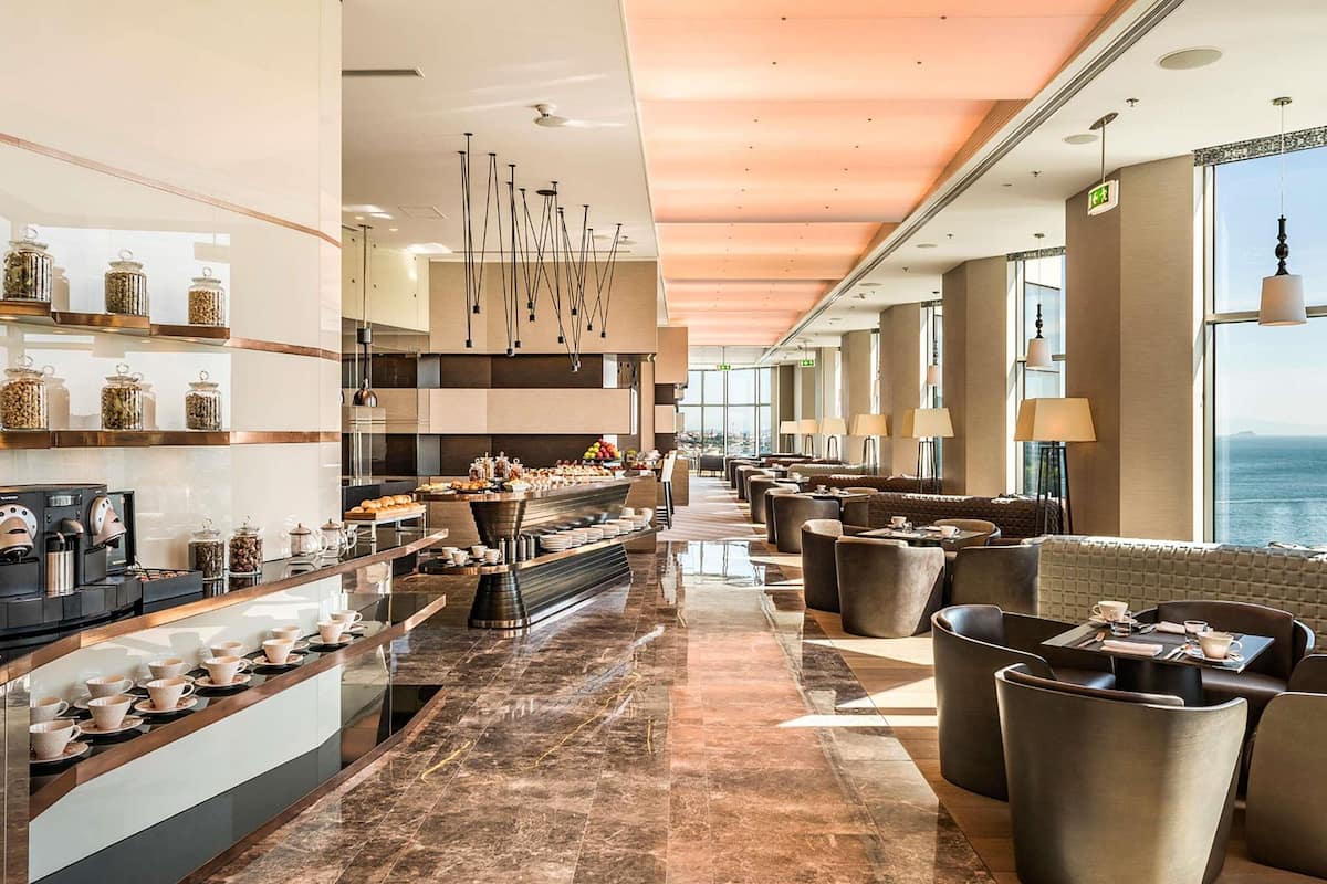 Hypo-allergenic bedding, minibar, in-room safe, desk