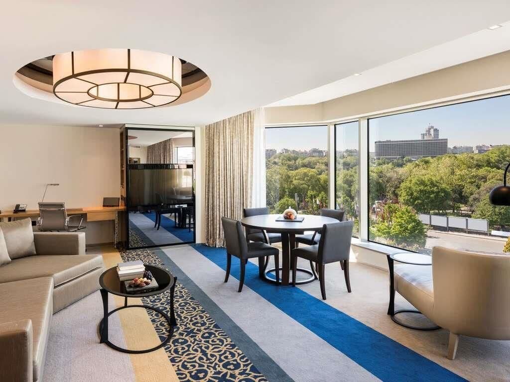 Deluxe Suite, 1 King Bed with Sofa bed, Garden View | Hypo-allergenic bedding, minibar, in-room safe, desk