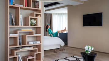 Room, 1 Bedroom, Park View, Corner (Residence) | Hypo-allergenic bedding, minibar, in-room safe, desk