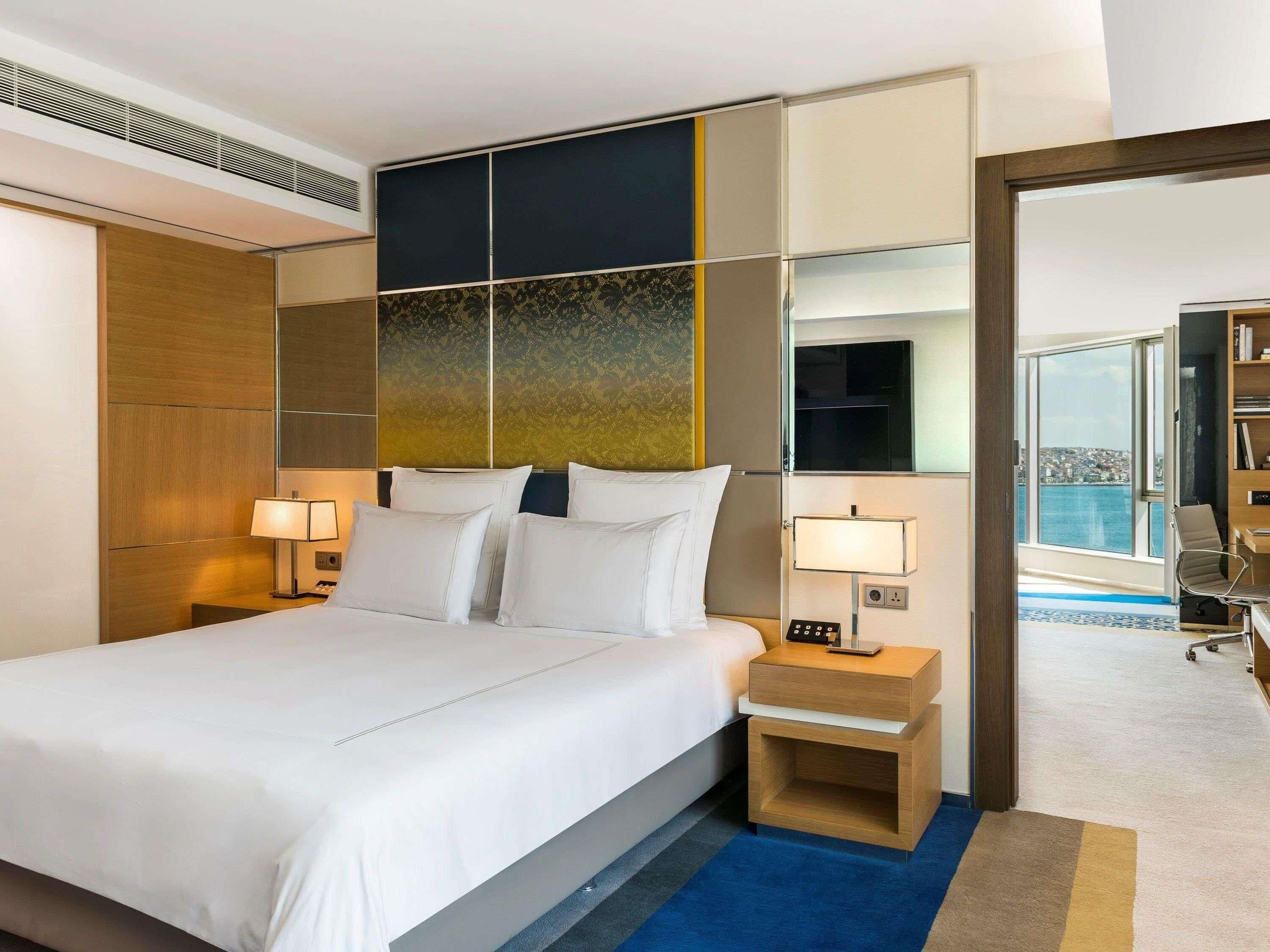 Deluxe Suite, 1 King Bed with Sofa bed (Bosphorus View) with executive lounge access | Hypo-allergenic bedding, minibar, in-room safe, desk