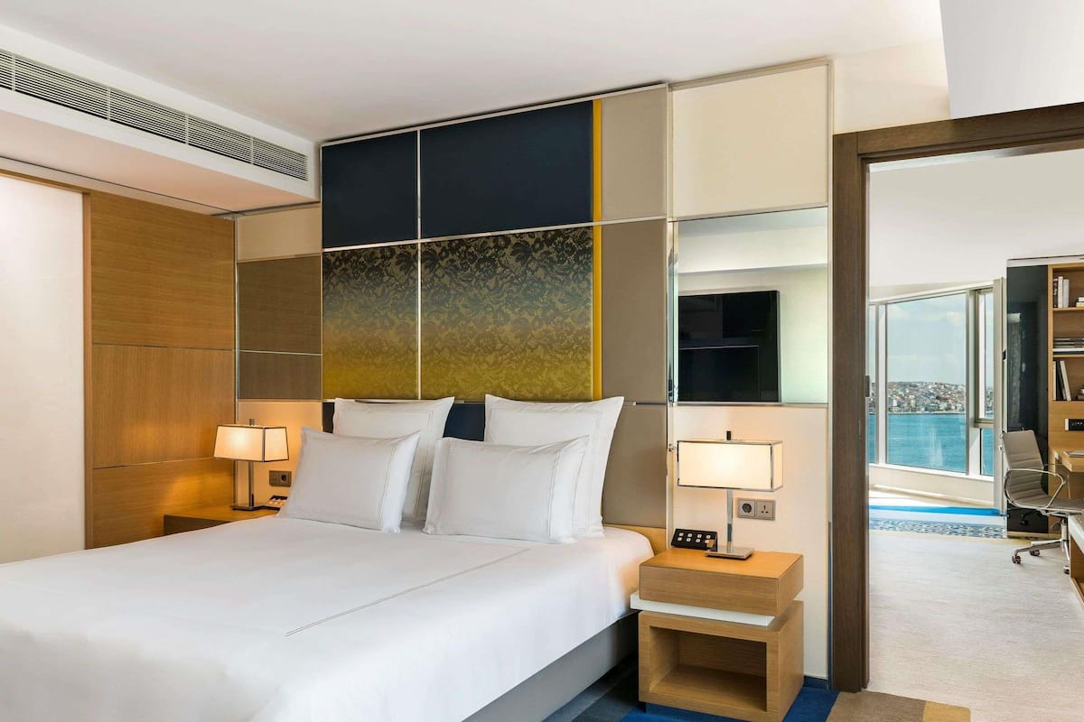 Suíte luxo, 1 cama King e sofá-cama (Bosphorus View) | Roupas de cama antialérgicas, frigobar, cofres nos quartos, escrivaninha