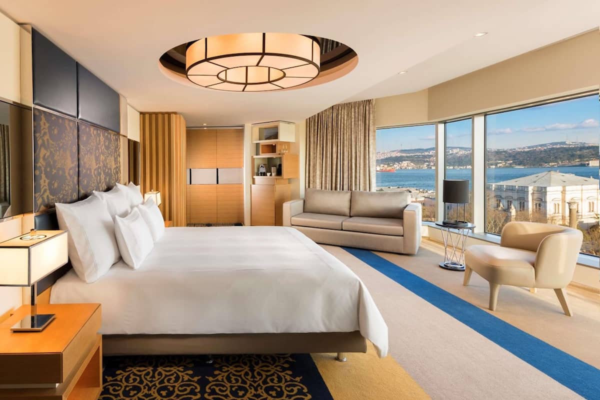 Chambre, 1 très grand lit, en angle (Bosphorus View) | Literie hypoallergénique, minibar, coffres-forts dans les chambres