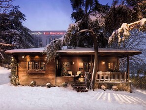 8 restaurants, breakfast, lunch, dinner served; international cuisine 