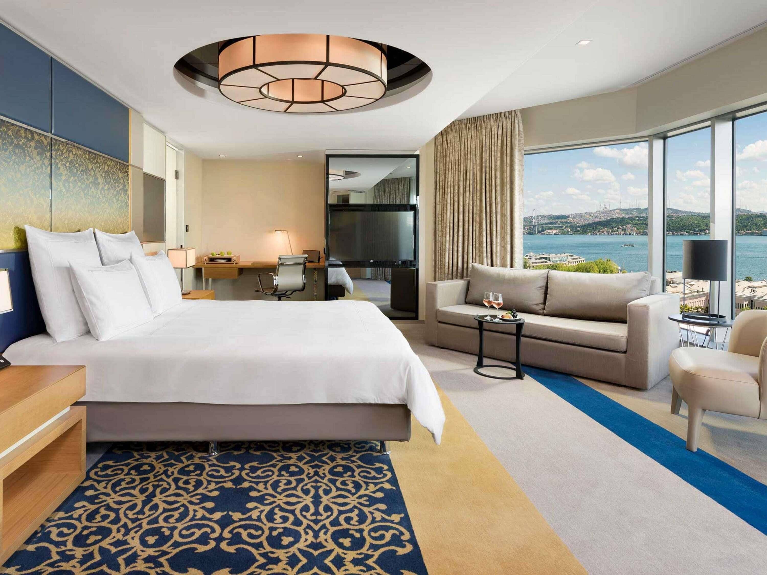 Swiss, Executive Room, 1 King Bed, Corner