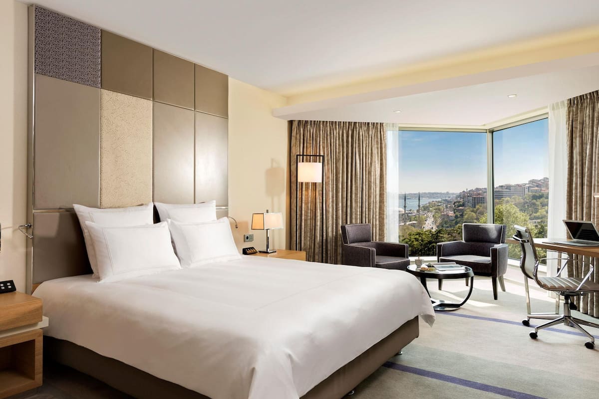 1 bedroom, hypo-allergenic bedding, minibar, in-room safe