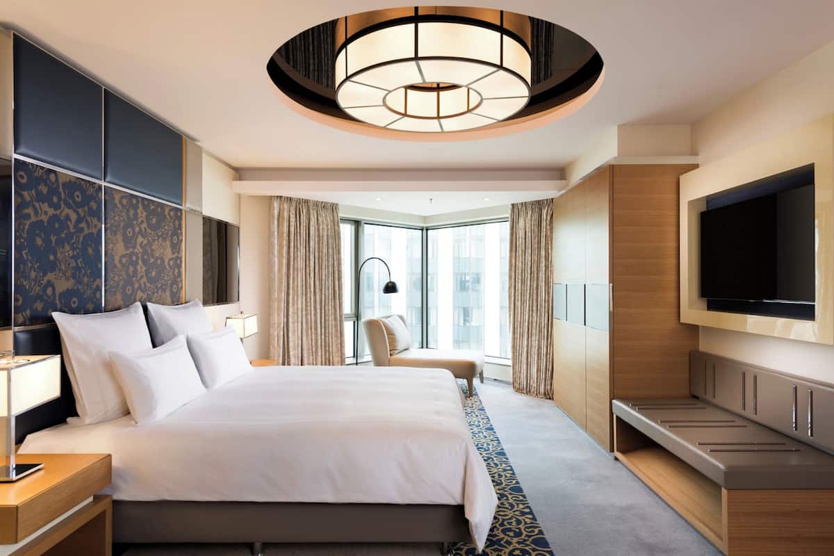 1 bedroom, hypo-allergenic bedding, minibar, in-room safe