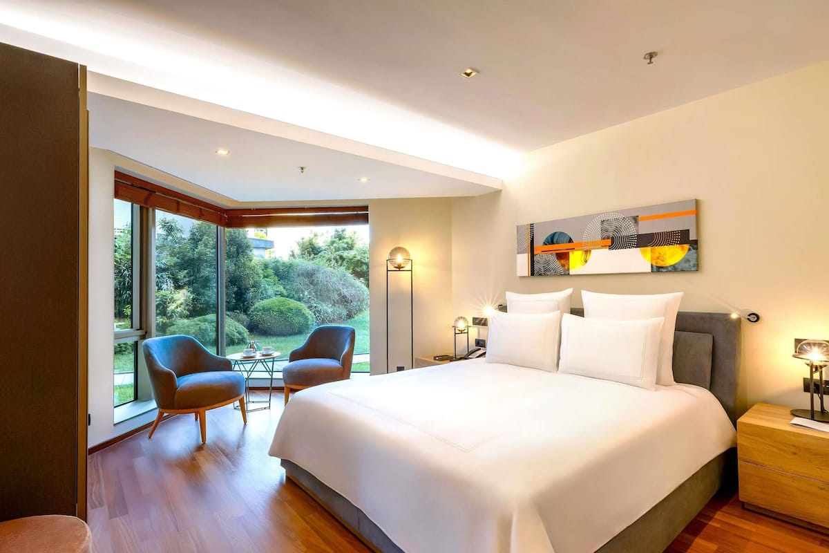 Deluxe Family Suite Pool Side