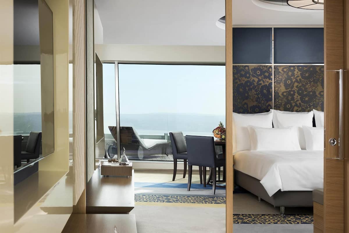 Suite, 1 King Bed with Sofa bed, Terrace