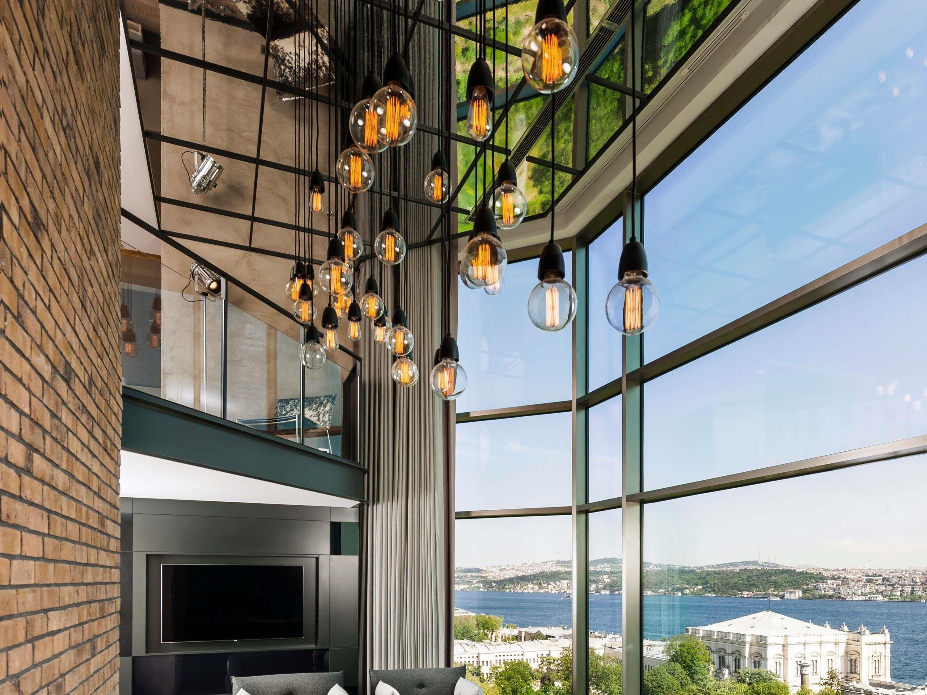 Hypo-allergenic bedding, minibar, in-room safe, desk