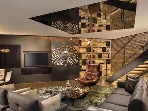 Signature Loft, 1 Double Bed | 1 bedroom, hypo-allergenic bedding, minibar, in-room safe