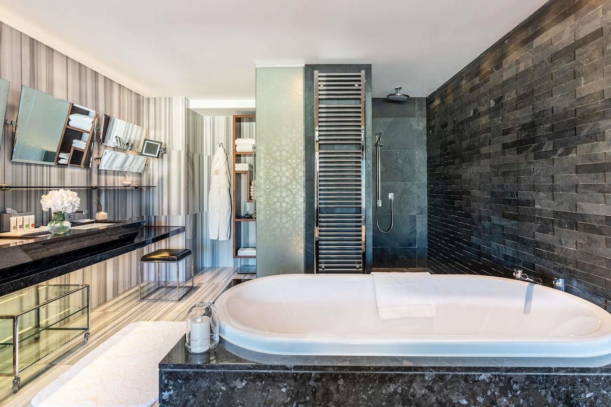 1 habitación, ropa de cama hipoalergénica y minibar