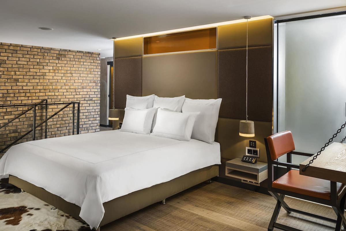 Signature Loft, 1 Double Bed, Corner | 1 bedroom, hypo-allergenic bedding, minibar, in-room safe