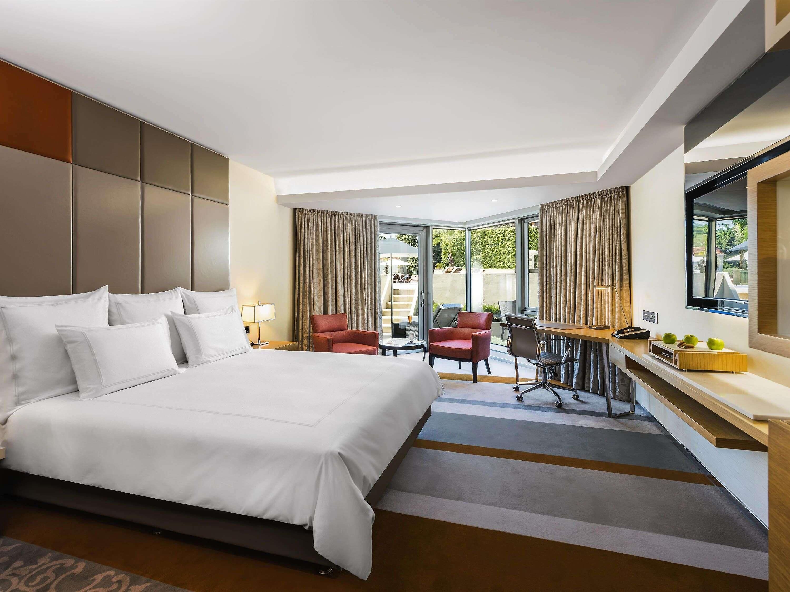 Room, 1 King Bed, Pool Access | Hypo-allergenic bedding, minibar, in-room safe, desk