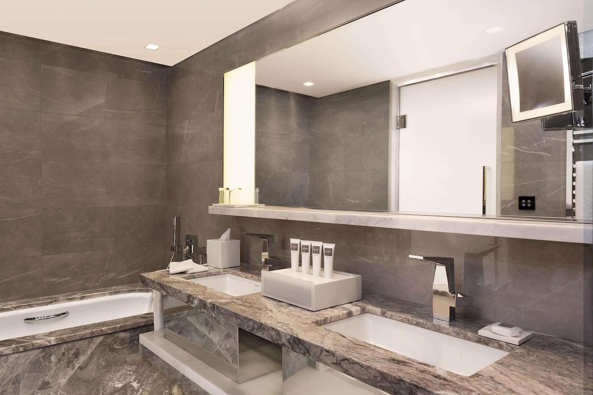 1 bedroom, hypo-allergenic bedding, minibar, in-room safe