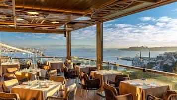 8 restaurants, breakfast, lunch, dinner served; international cuisine