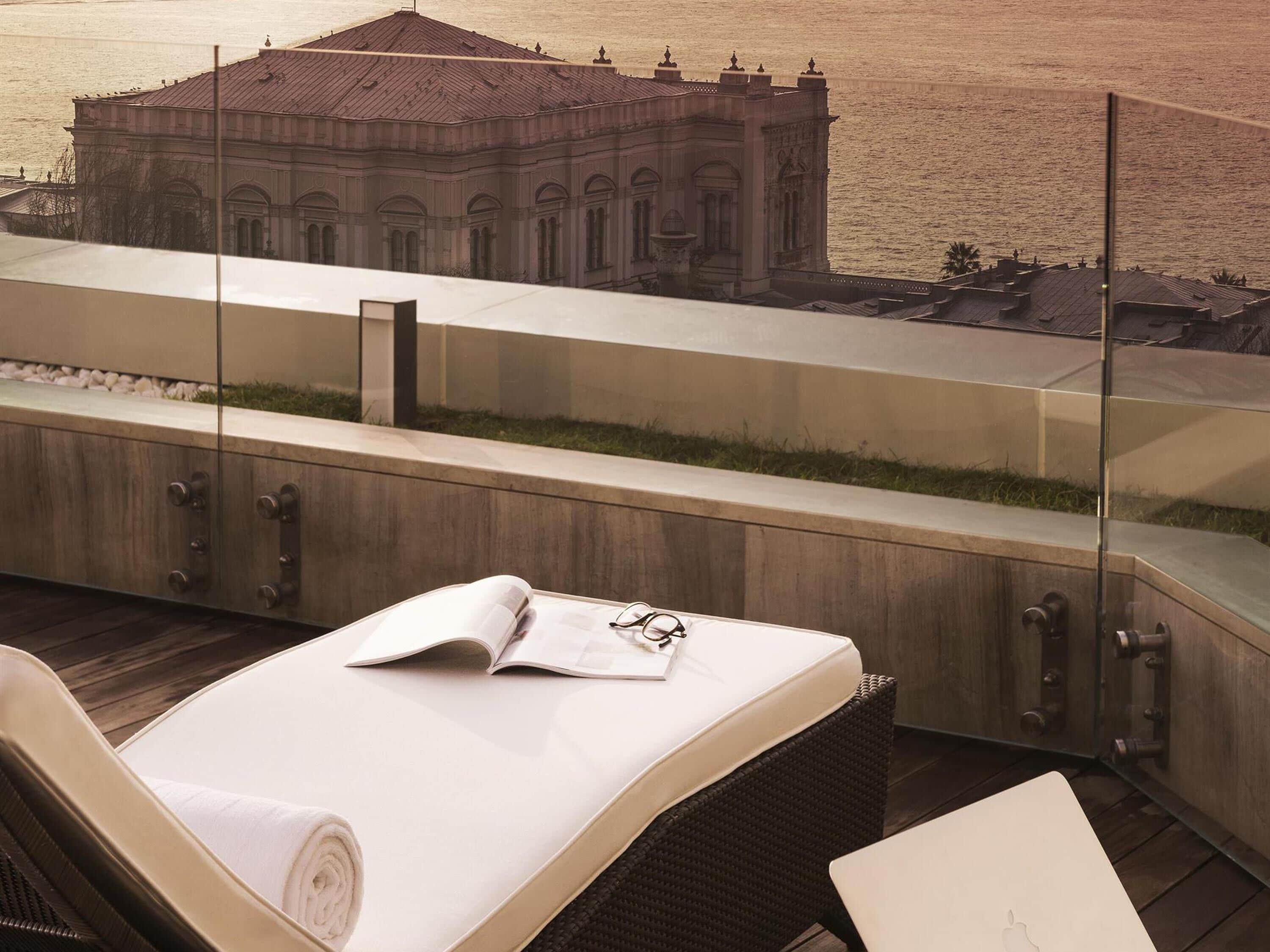 套房, 1 张特大床和 1 张沙发床, 露台 | 防过敏的被褥、迷你吧、客房内保险箱、办公桌