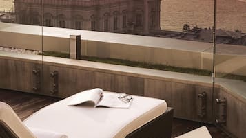 Suite, 1 King Bed with Sofa bed, Terrace with executive lounge access | Hypo-allergenic bedding, minibar, in-room safe, desk