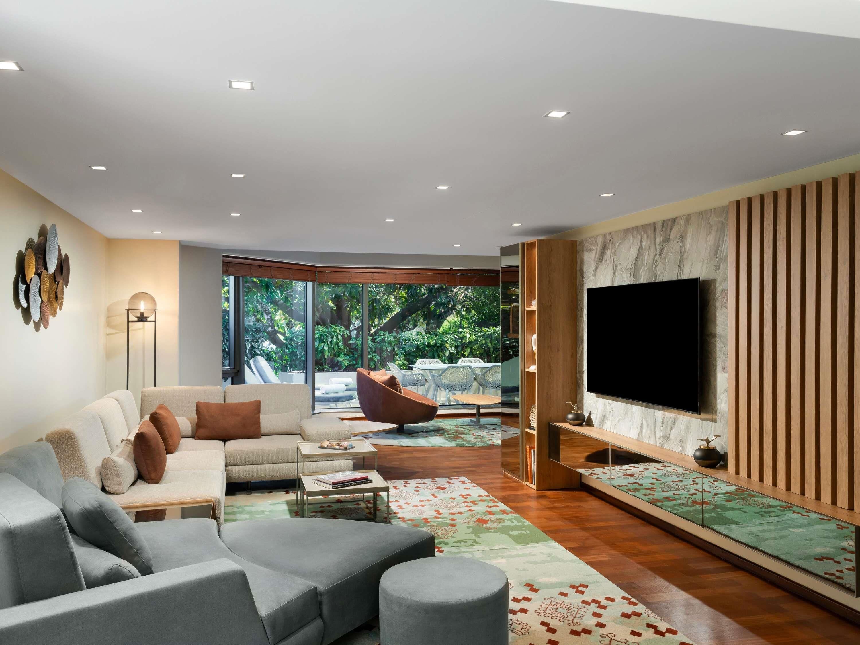 Deluxe Family Suite Pool Side with executive lounge access | Hypo-allergenic bedding, minibar, in-room safe, desk