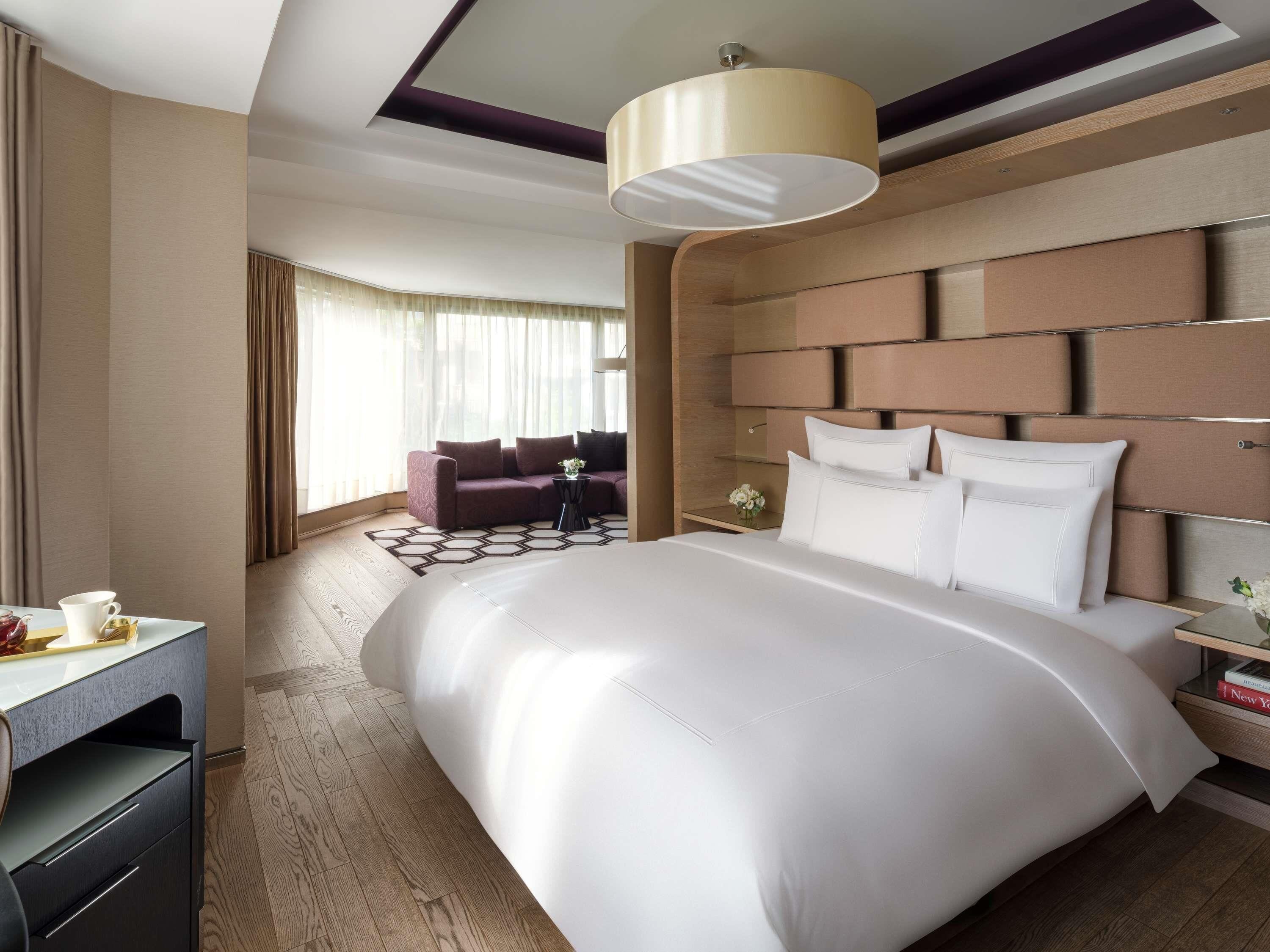 Hypo-allergenic bedding, minibar, in-room safe, desk