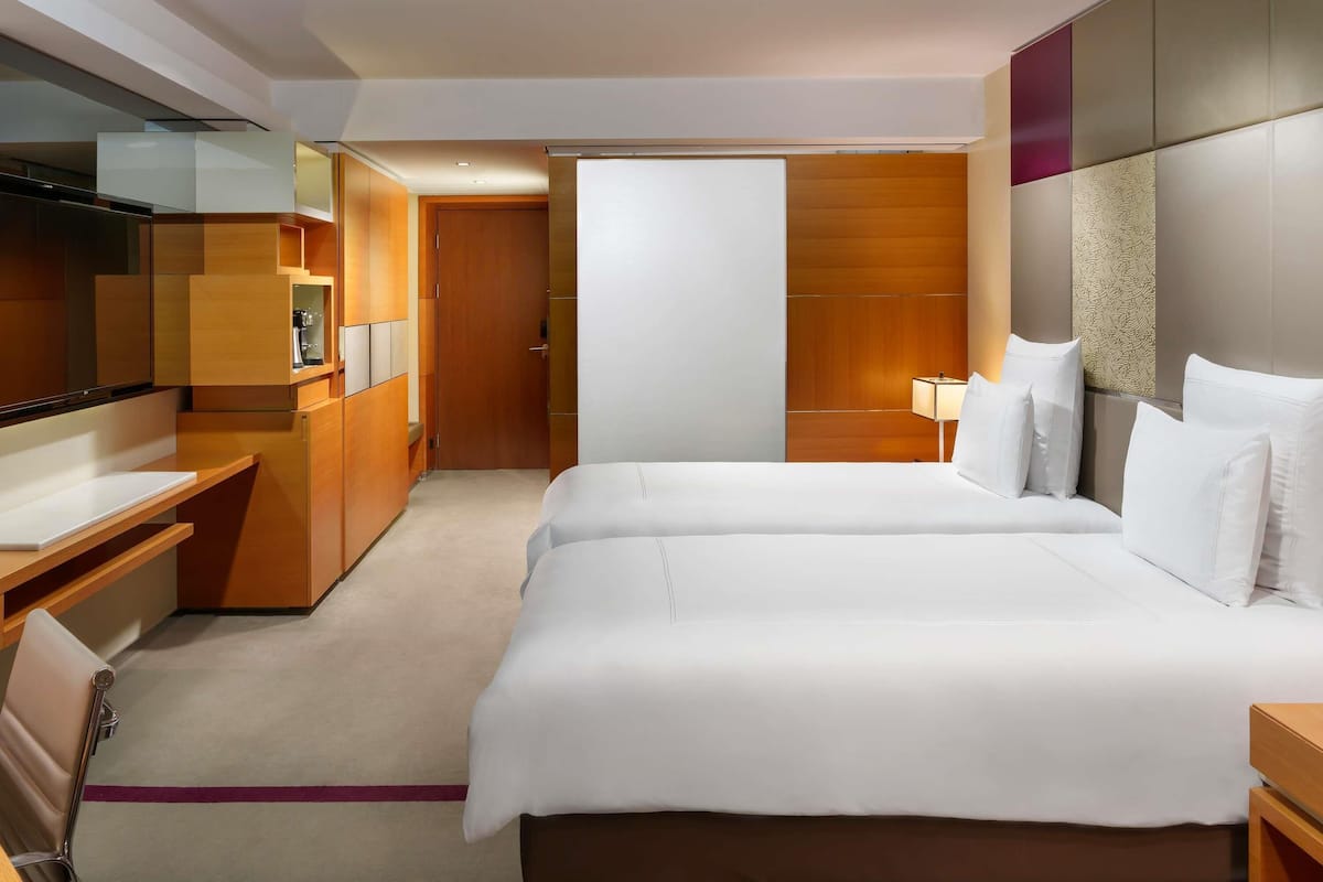 1 bedroom, hypo-allergenic bedding, minibar, in-room safe