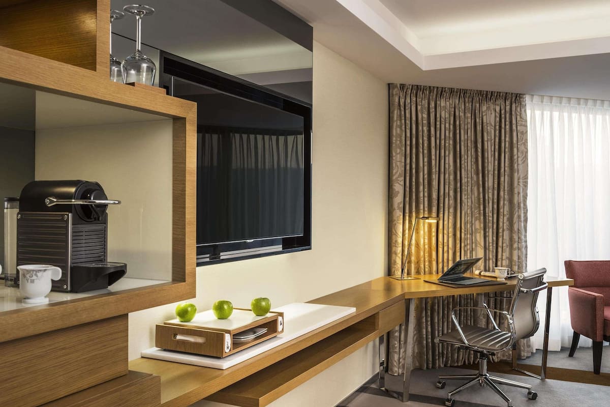 Swiss, Twin Room, 2 Twin Beds | 1 bedroom, hypo-allergenic bedding, minibar, in-room safe