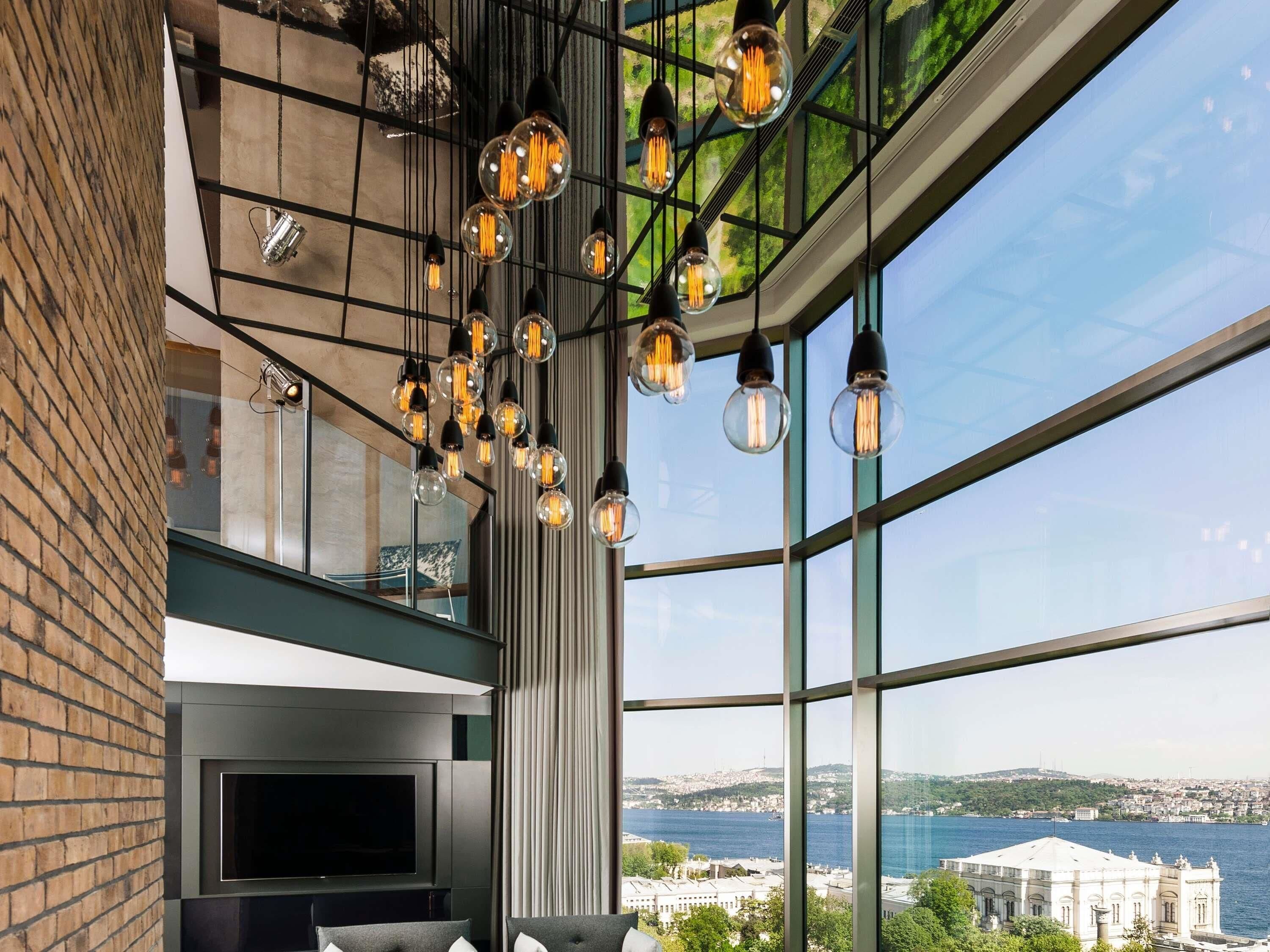 Hypo-allergenic bedding, minibar, in-room safe, desk