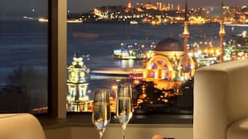 Room, 1 King Bed, Corner (Bosphorus View) | Hypo-allergenic bedding, minibar, in-room safe, desk