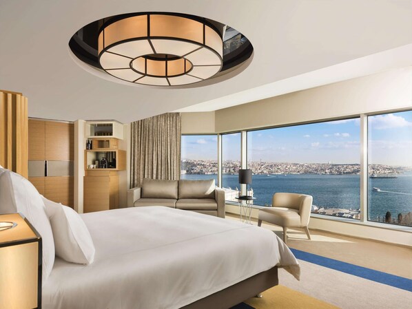 1 bedroom, hypo-allergenic bedding, minibar, in-room safe