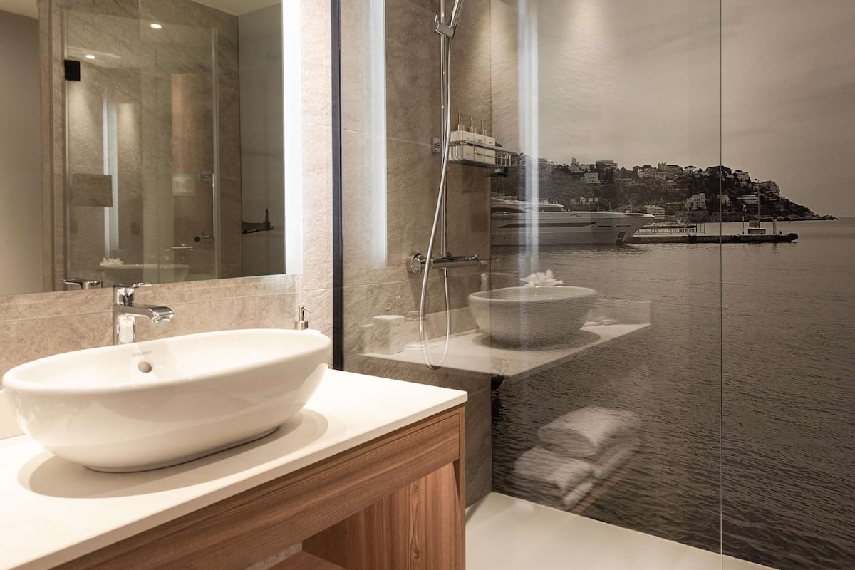 standard room | bathroom | shower, free toiletries, hair dryer, towels