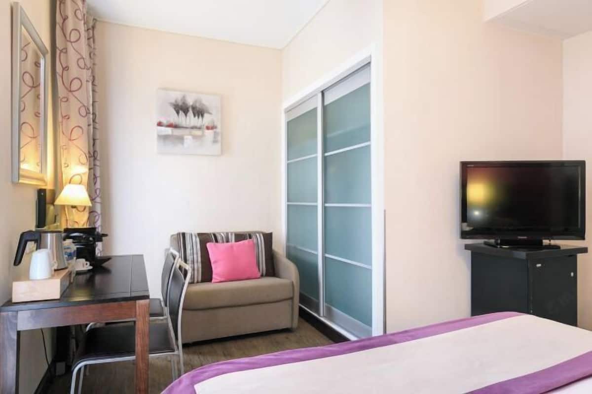 Premium bedding, minibar, in-room safe, desk