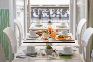 Daily buffet breakfast (EUR 17 per person)