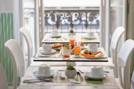 Daily buffet breakfast (EUR 17 per person)