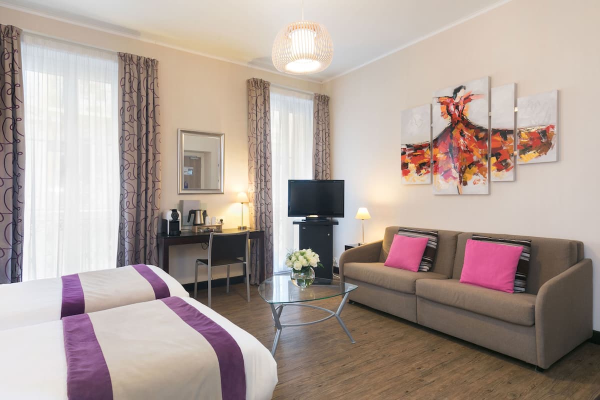 Junior Suite, 1 Queen Bed with Sofa bed