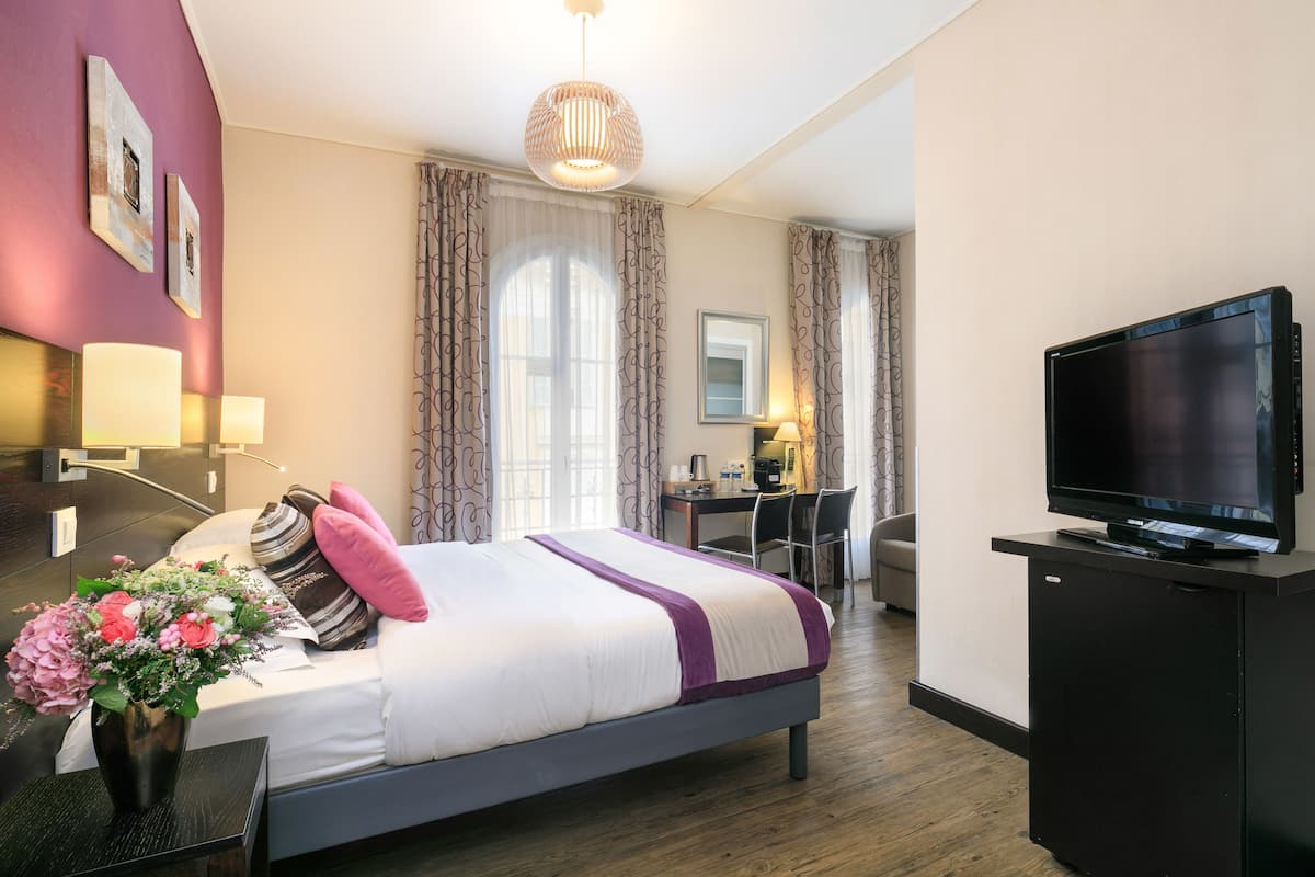 Deluxe Triple Room, 1 Queen Bed with Sofa bed