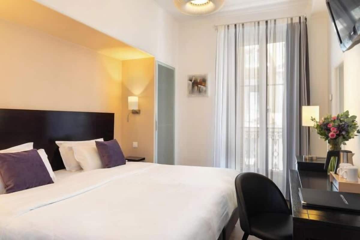 Ropa de cama de alta calidad y minibar