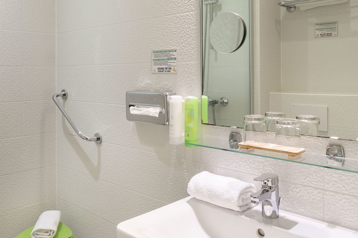 Junior Suite, 1 Queen Bed with Sofa bed | Bathroom