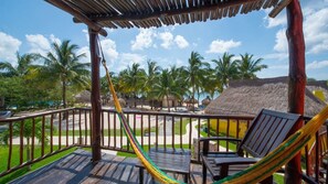 Premium Room, Ocean View | 1 bedroom, free minibar, in-room safe, desk