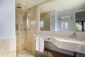 Shower, free toiletries, hair dryer, towels - Iberostar Waves Cozumel - All Inclusive (Cozumel)