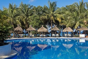 Outdoor pool, pool umbrellas, sun loungers