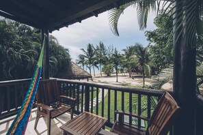 Quarto premium, vista para o oceano | Vista da sacada