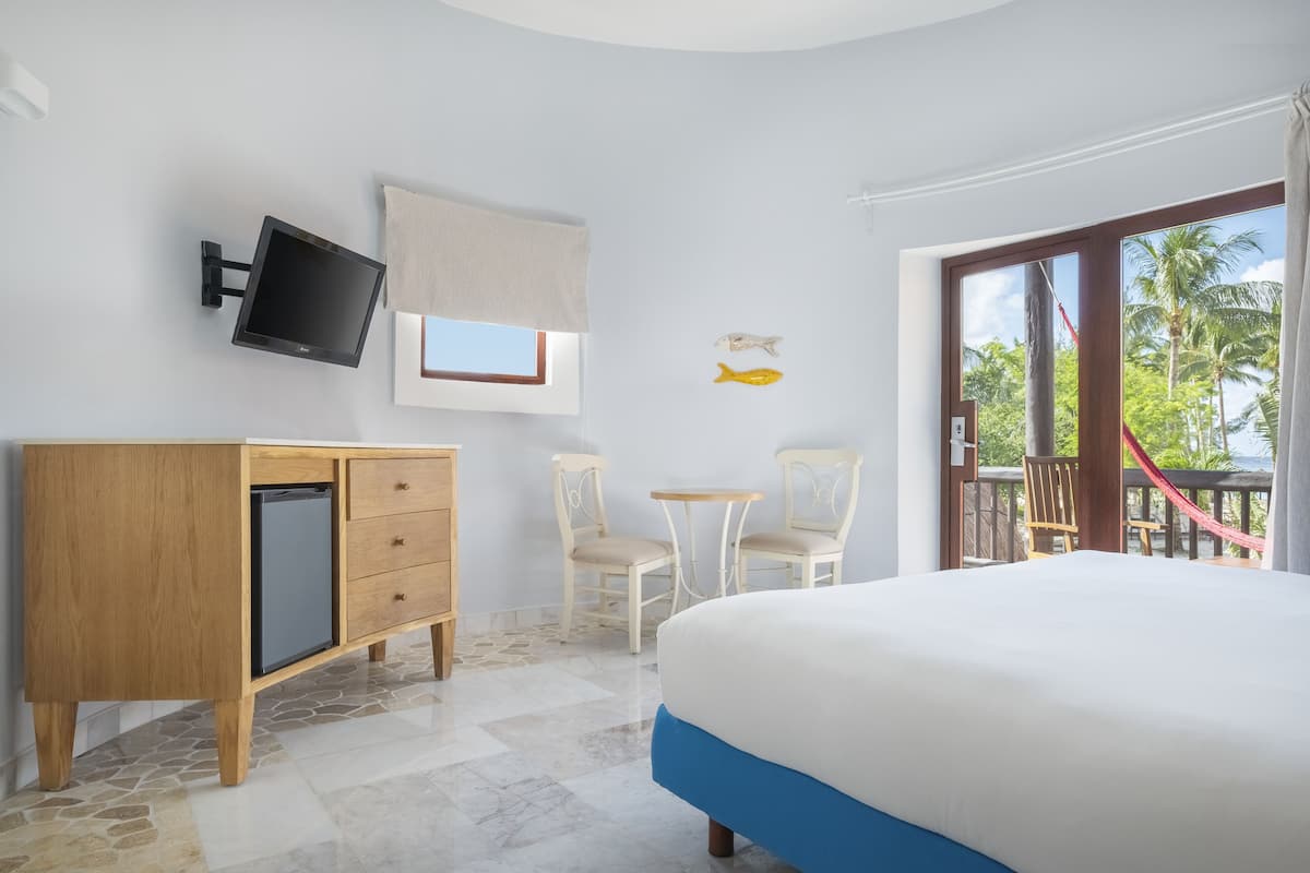 1 bedroom, free minibar, in-room safe, desk