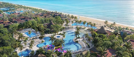 4 outdoor pools, open 7:00 AM to 7:00 PM, pool umbrellas, sun loungers
