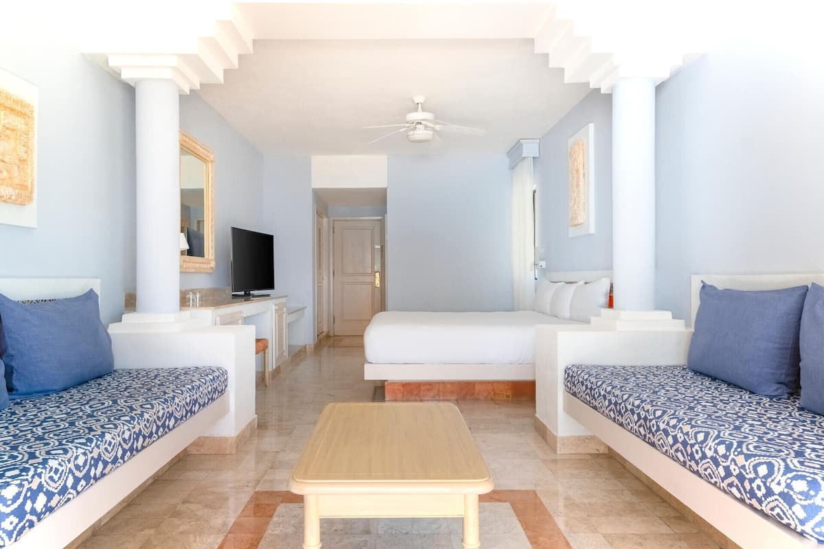 1 bedroom, free minibar, in-room safe, desk