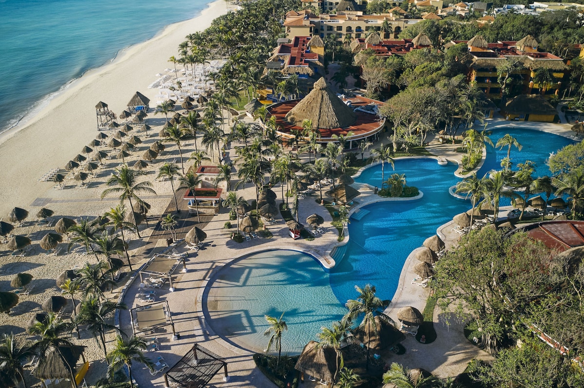 On the beach, white sand, sun loungers, beach umbrellas