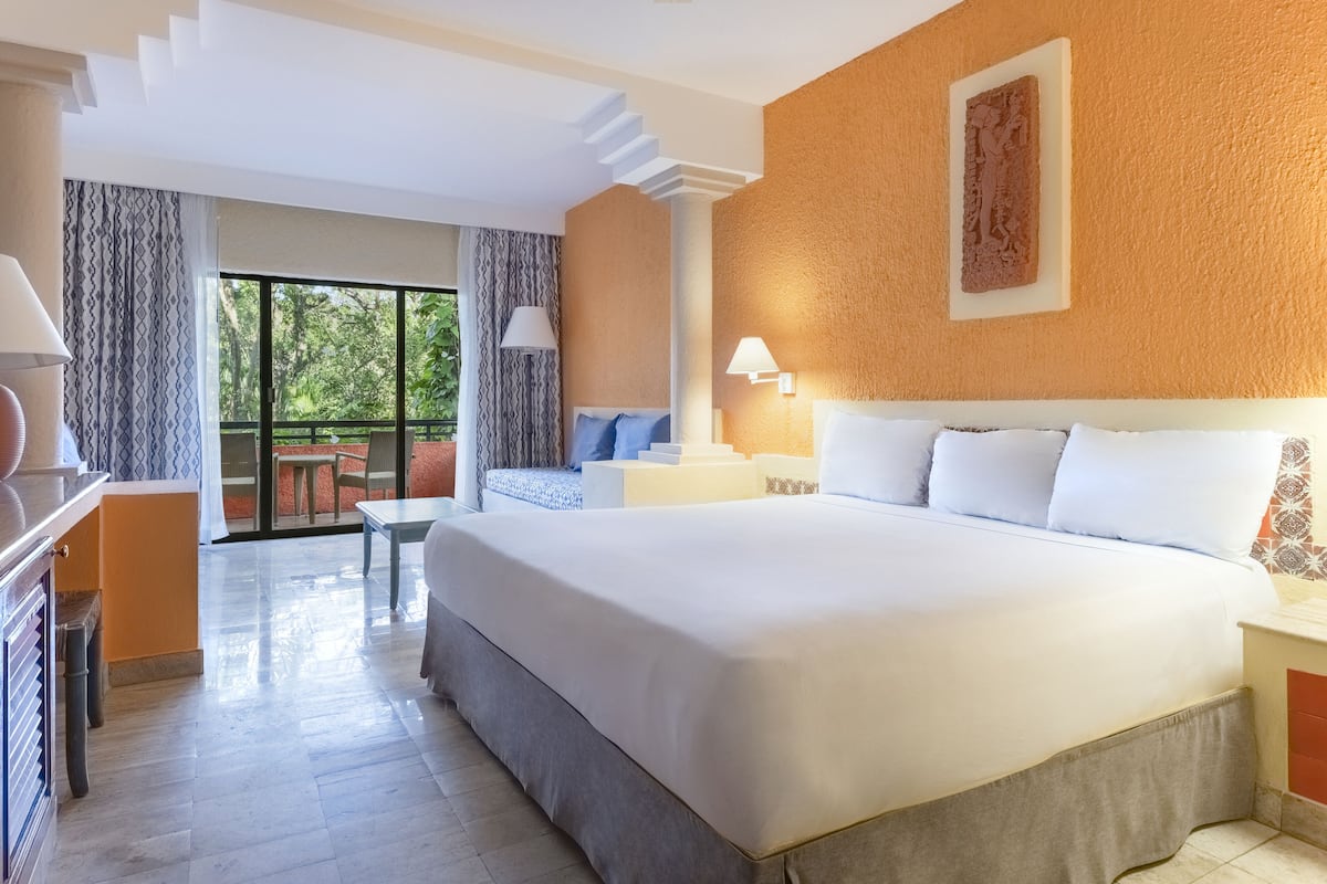 1 bedroom, free minibar, in-room safe, desk