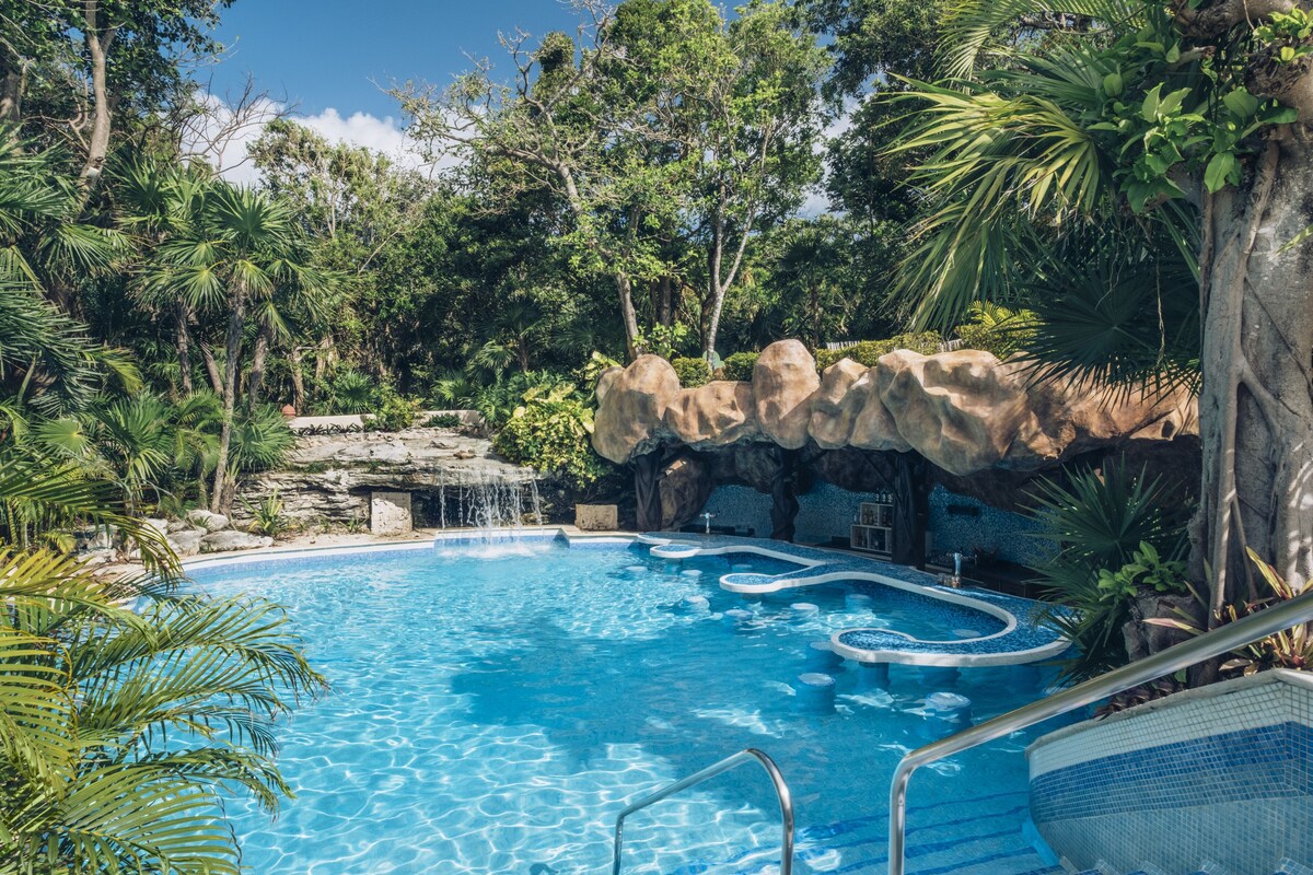 5 bars/lounges, 2 poolside bars, 2 beach bars, swim-up bar